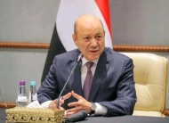 العليمي يتسلم نسخة من مسودة القواعد المنظمة لعمل المجلس الرئاسي