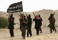 سلسلة غارات امريكية تستهدف معسكرا للقاعدة بأبين وتقتل احد قياداته