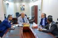 وزير التخطيط يلتقي الممثل المقيم للشؤون الانسانية في اليمن