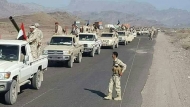 القوات الحكومية اثناء دخولها مدينة الخوخة اليوم الخميس