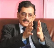 محمد غالب يطالب الوقوف أمام التهديدات التي تعرض لها الوزير المخلافي