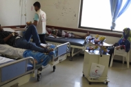 عدد من المصابين بالوباء يتلقون العلاج في أحد المشافي-صورة من الإنترنت